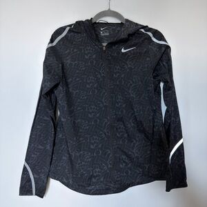 Nike Women’s Impossibly Light Reflective Running Jacket